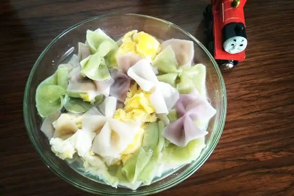 鱼汤蛋花蝴蝶面