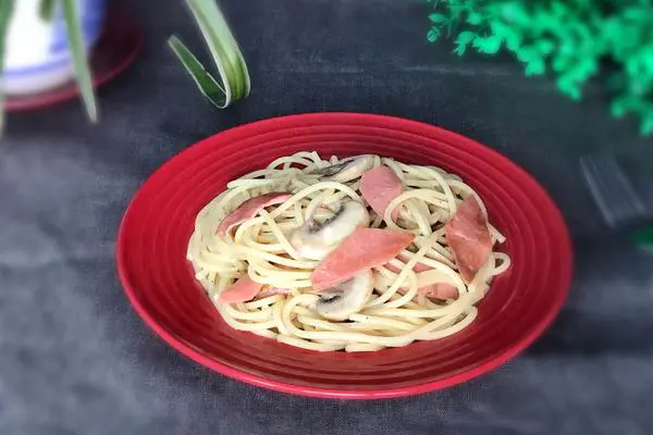 白蘑菇奶油意面