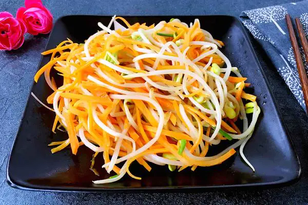 胡萝卜丝炒豆芽