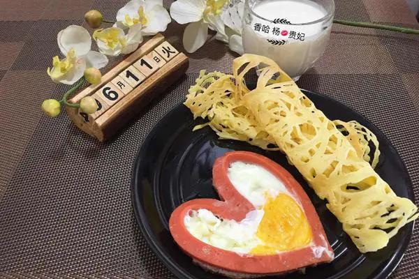 鸟巢鸡蛋饼 火腿煎蛋