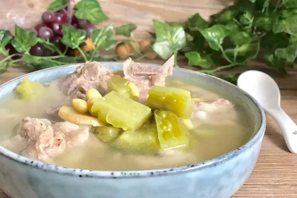 苦瓜黄豆排骨汤