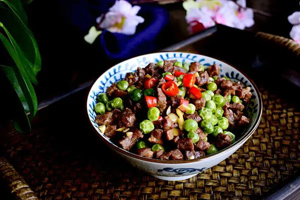 豌豆炒牛肉粒