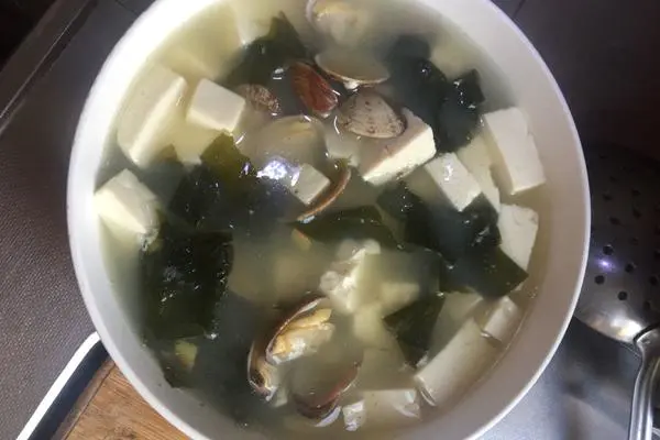蛤蜊豆腐海带汤