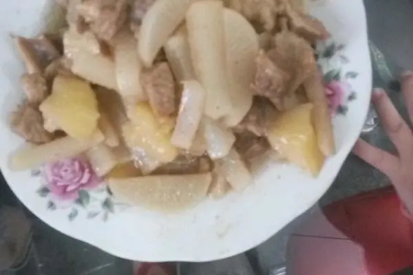 牛肉炖萝卜土豆