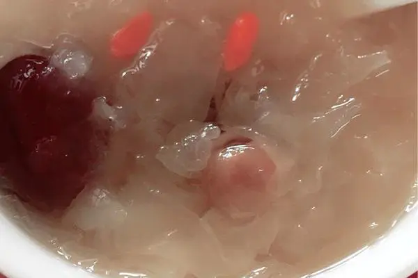 银耳红枣桂圆汤