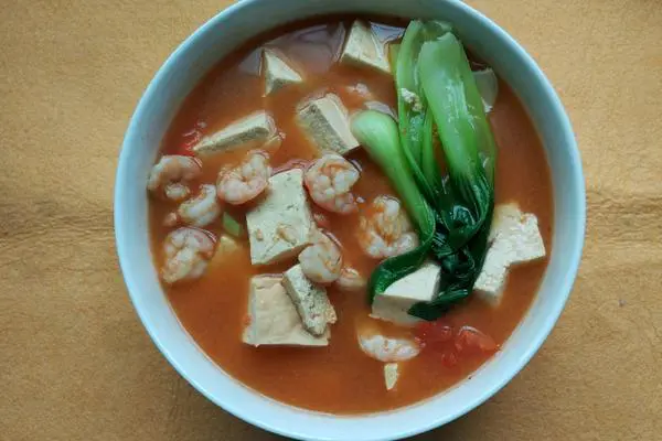西红柿豆腐虾仁汤