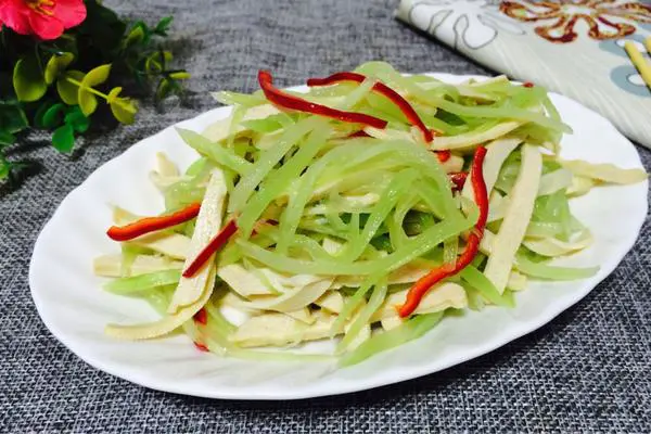 椒麻莴笋拌豆干