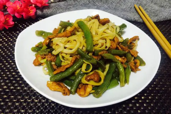 鸡丝扁豆焖面
