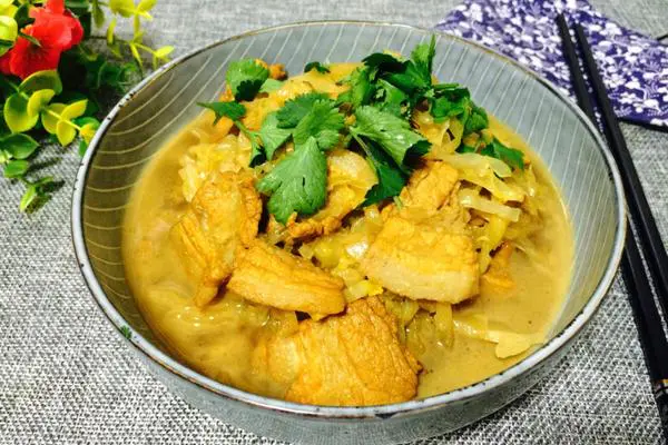 五花肉炖酸菜