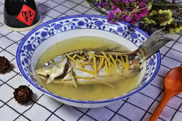 通草蒸鲫鱼