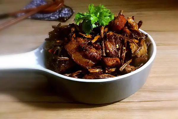 香辣笋干红烧肉