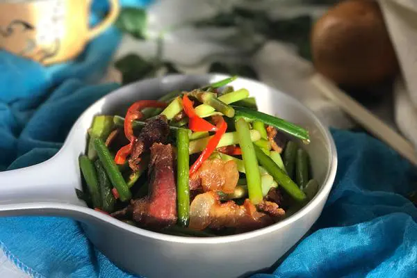 蒜苔炒腊肉