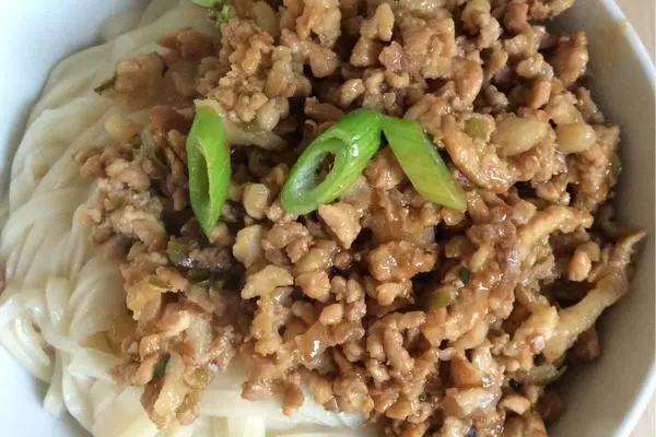手擀炸酱面