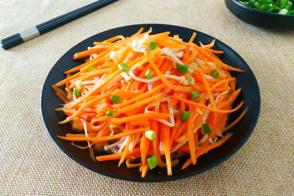 金针菇炒胡萝卜