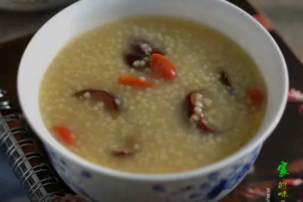 小米红枣枸杞粥