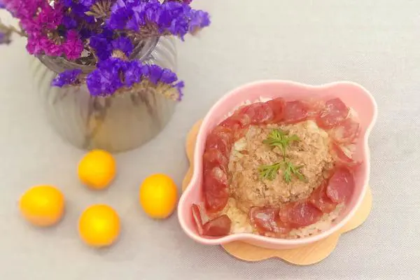 腊肠肉饼蒸饭