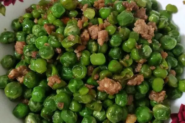 豌豆炒肉沫