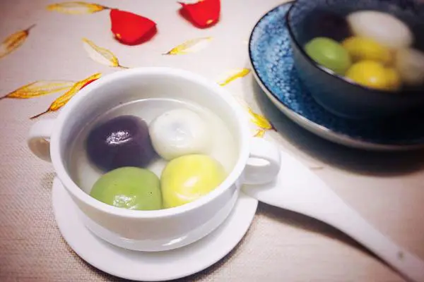 彩色汤圆(传统黑芝麻花生馅)