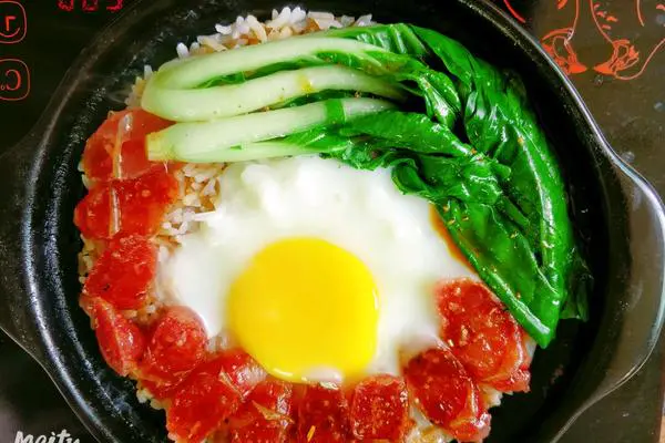煲仔饭(广式腊肠煲仔饭)
