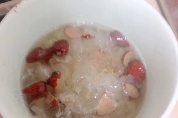 桂花蜂蜜银耳汤