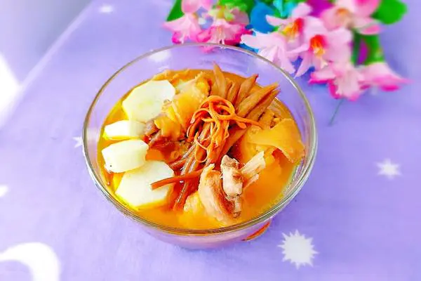 黄花菜虫草花炖鸡汤