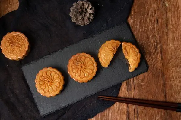 经典广式蛋黄莲蓉月饼