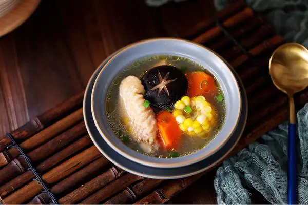 香菇玉米胡萝卜鸡汤