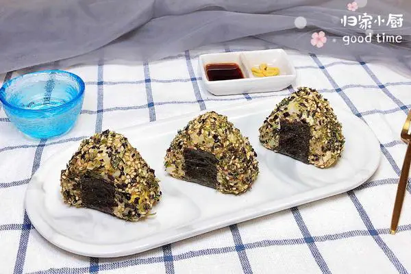 日式海苔金枪鱼饭团