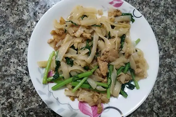 苘蒿瘦肉炒河粉