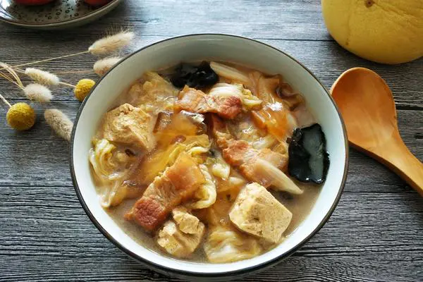 白菜五花肉炖冻豆腐
