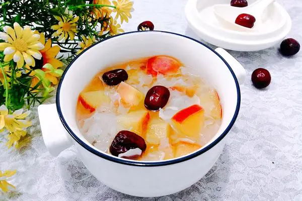 苹果银耳红枣汤