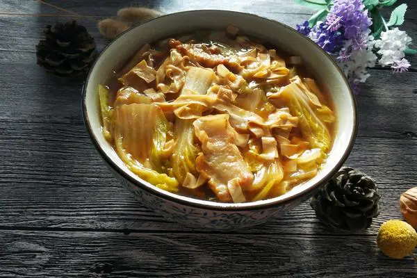 娃娃菜五花肉炖干豆腐