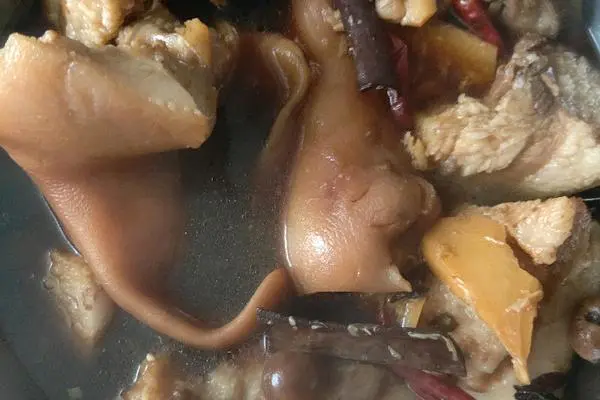 自制卤猪脸皮