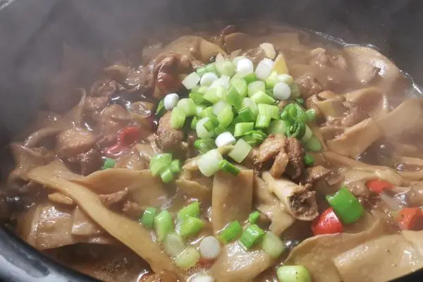 杏鲍菇鸡翅煲