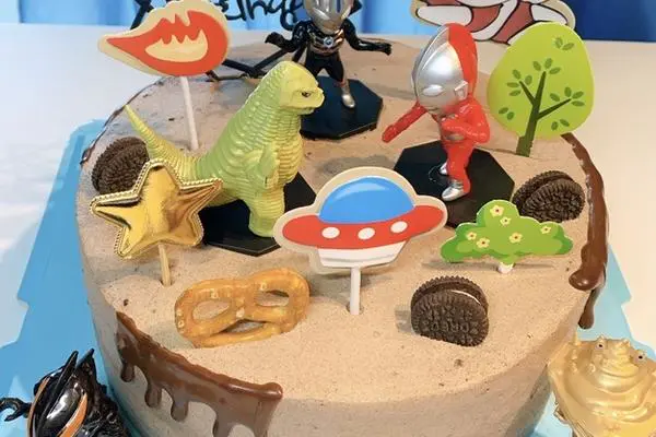 奥特曼打怪兽咸奶油蛋糕