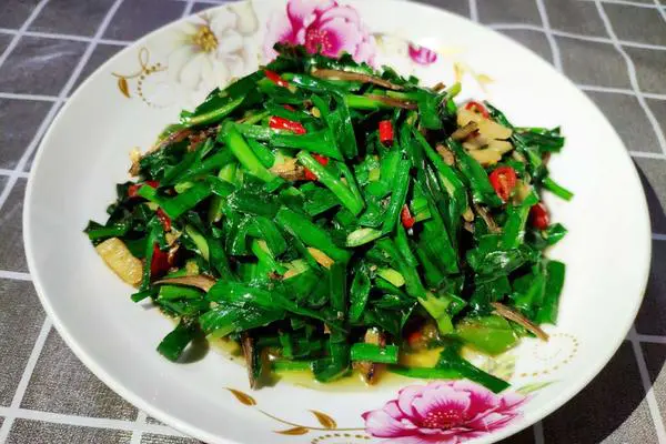 辣椒炒韭菜(小干鱼)