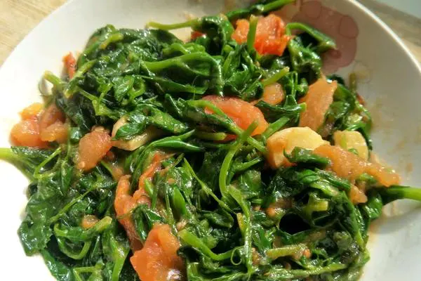 西红柿炒豌豆尖（豆苗）