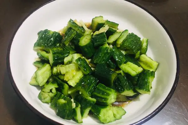 炝拌蒜蓉黄瓜