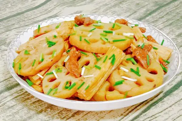 莲藕腐竹炒肉片