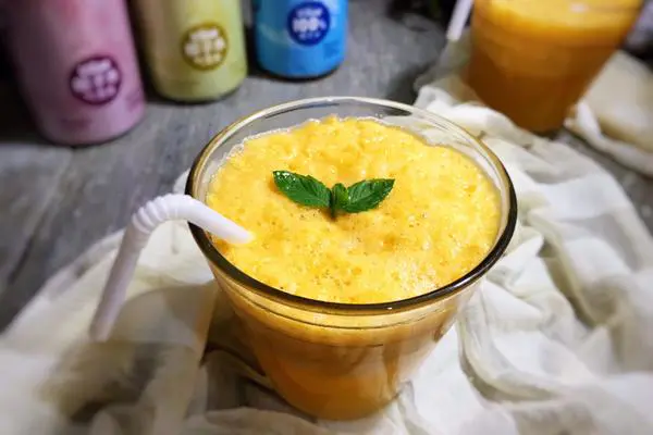芒果香蕉气泡饮