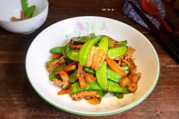 五花肉炒荷兰豆