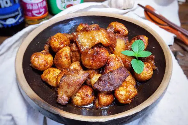 脆皮蛋烧肉