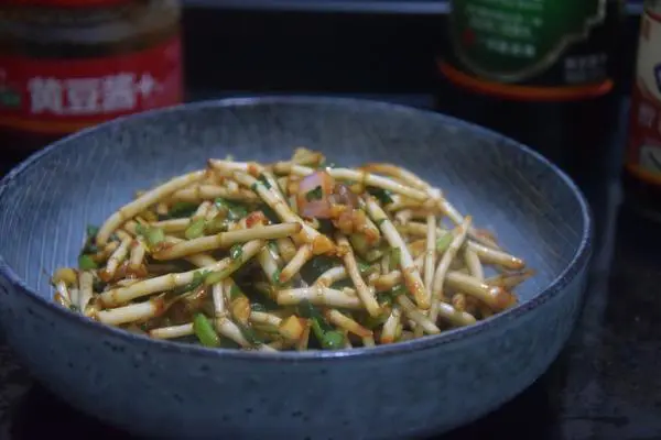 凉拌鱼腥草