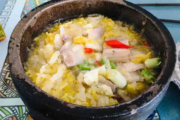 砂锅酸菜白肉