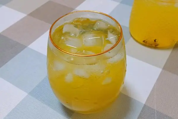柠檬百香果蜂蜜水