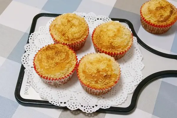 葡萄干酥粒马芬蛋糕