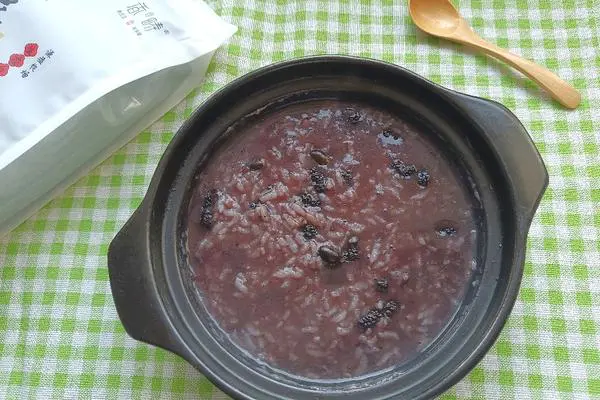黑豆桑椹砂锅粥（简单版）