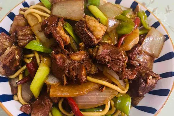 辣爆羊羔肉