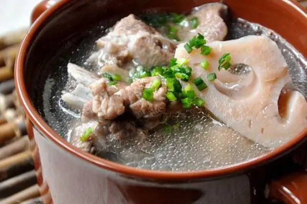 筒子骨藕汤