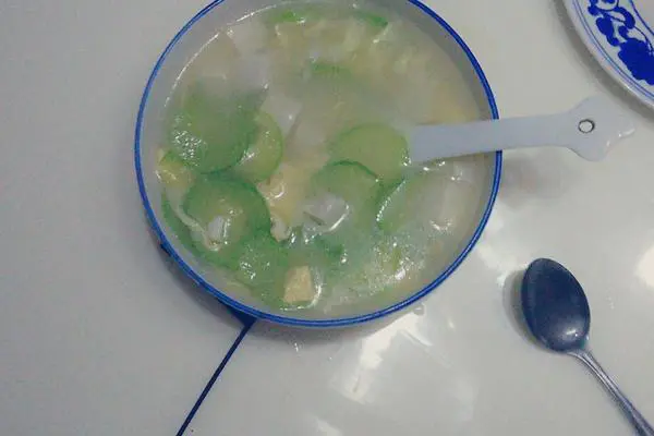 黄瓜鸡蛋豆腐汤